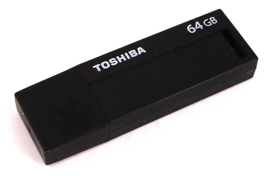 Toshibas TransMemory Black mit Deckel.