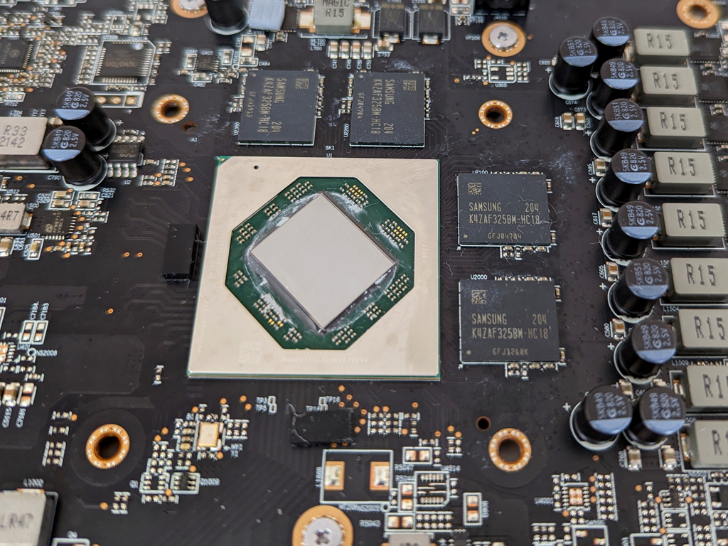 Die Navi-GPU der AMD Radeon RX 6650 XT abgelichtet.