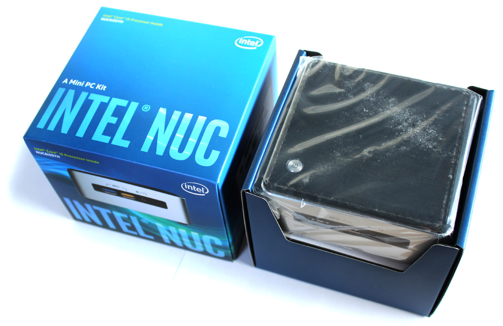 Abgelichtet: Die geöffnete Verpackung des Intel NUC Kit NUC6i5SYH und der Mini-PC selbst auf einen Blick.