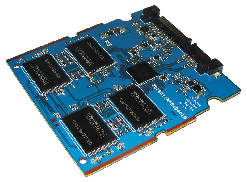 Unter der Haube: Das PCB der Toshiba OCZ TR200.