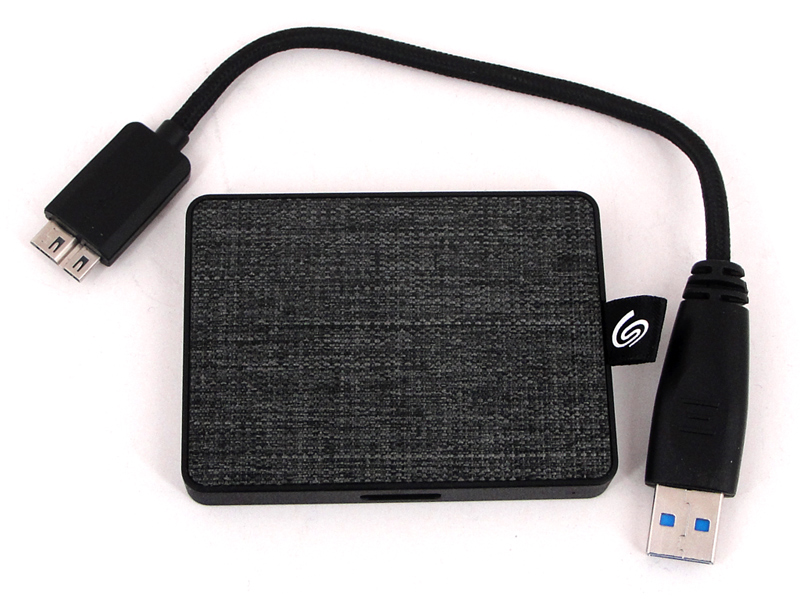 Die One Touch SSD verfügt über ein USB Micro-B Interface ‒ ein entsprechendes Anschlusskabel liegt bei.