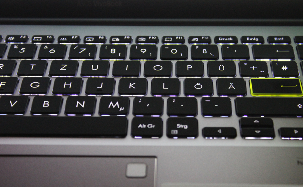 Auch bei Dunkelheit kann man mühelos auf der Tastatur des S14 tippen.