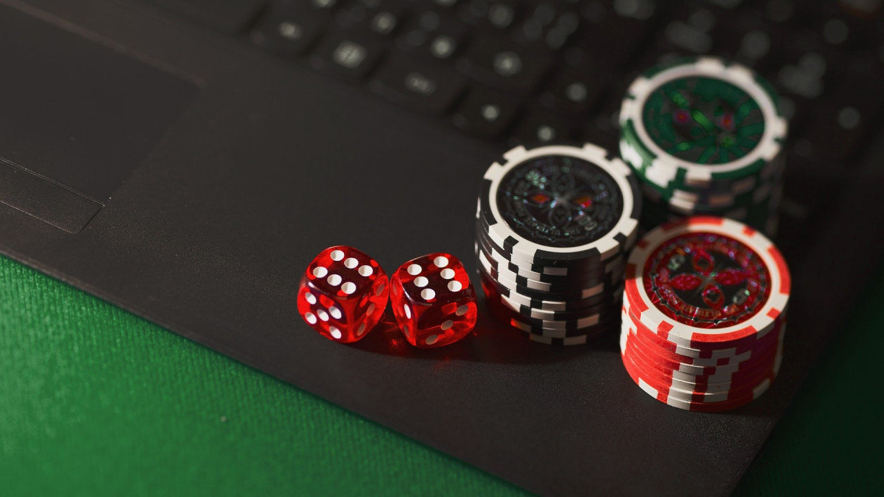 Online-Gaming und -Gambling gehört fest zu unserem Alltag und ist auf verschiedenen Endgeräten möglich.